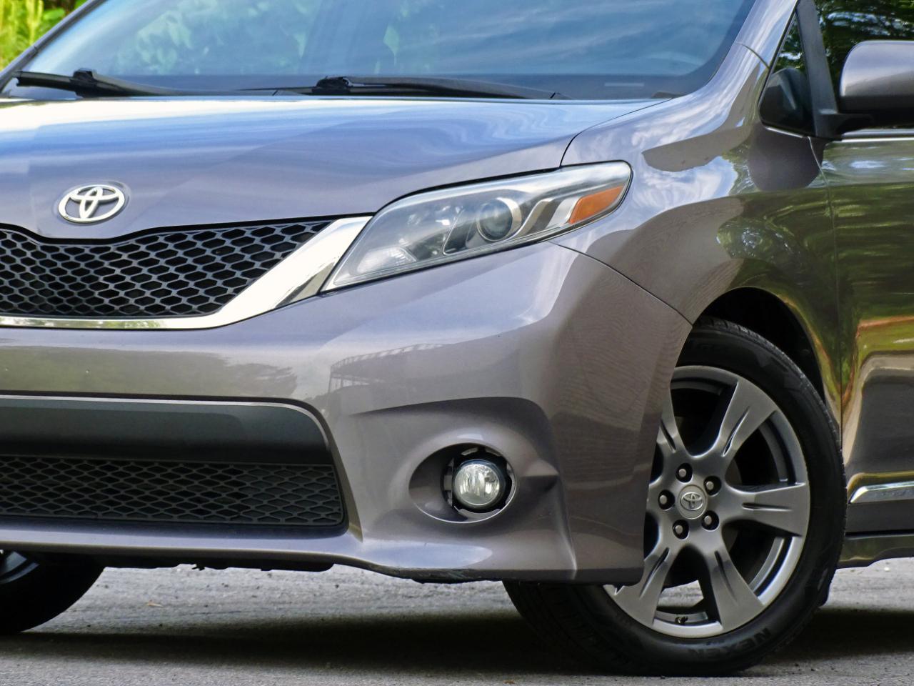 Toyota Sienna SE FWD 8-Passenger (Natl) 2017