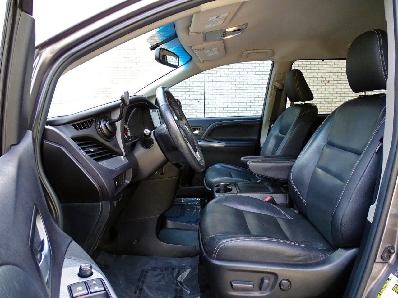 Toyota Sienna SE FWD 8-Passenger (Natl) 2017