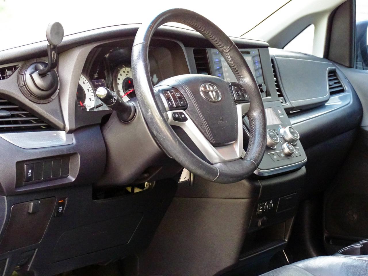 Toyota Sienna SE FWD 8-Passenger (Natl) 2017