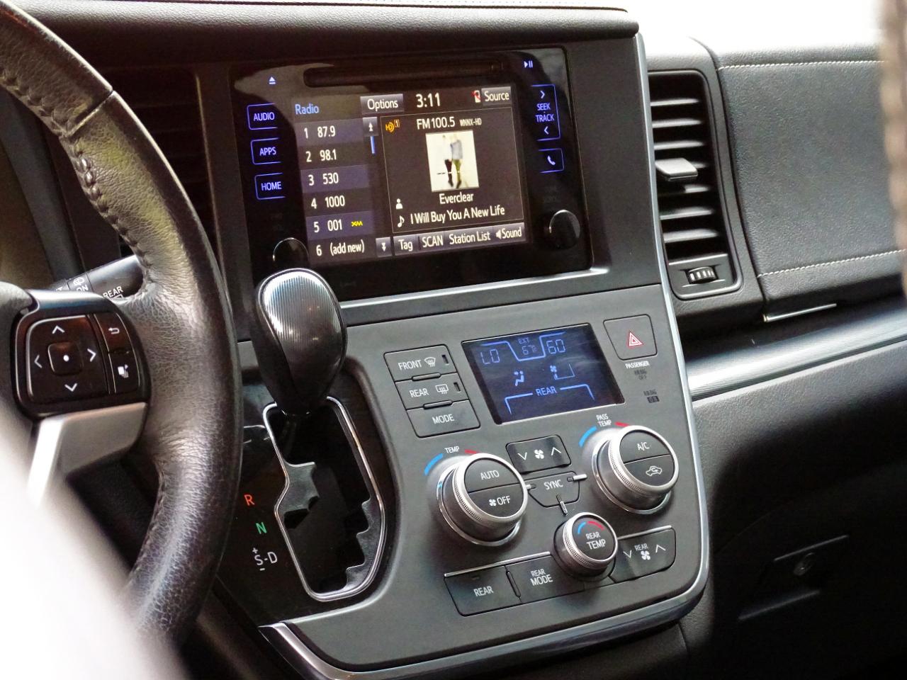 Toyota Sienna SE FWD 8-Passenger (Natl) 2017