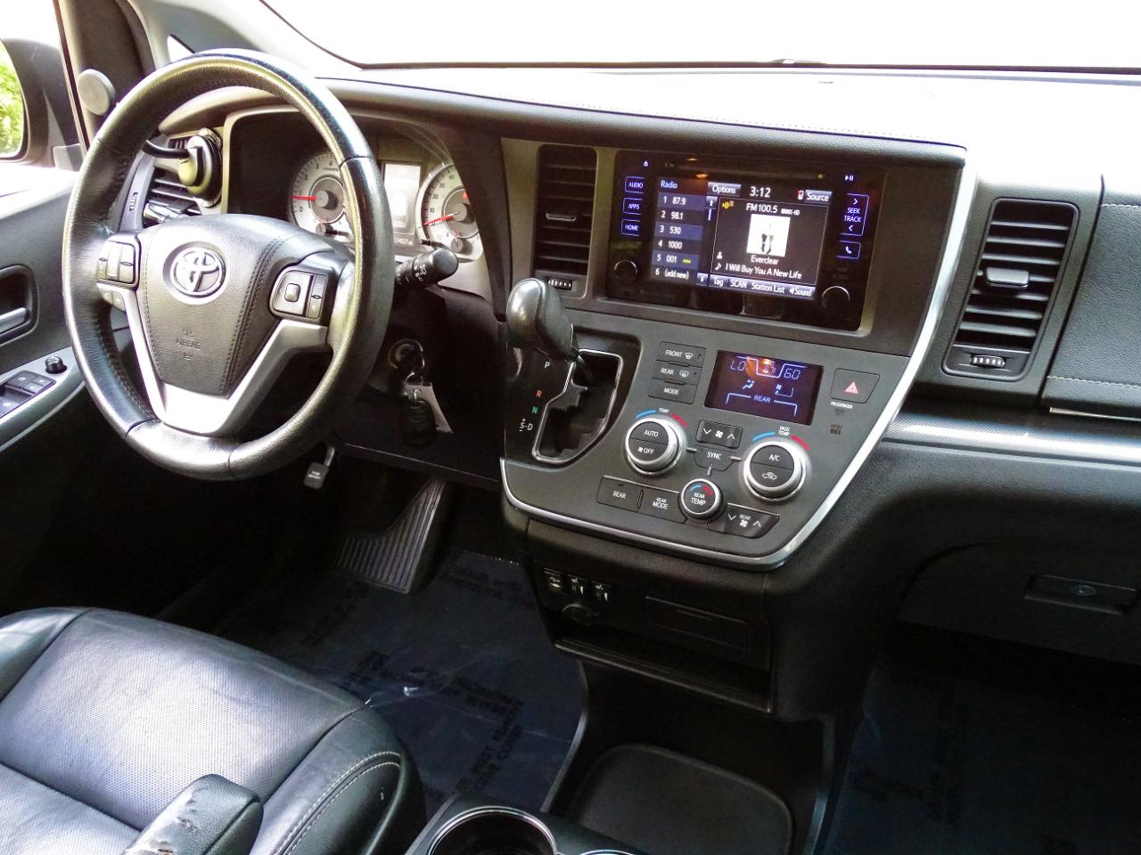 Toyota Sienna SE FWD 8-Passenger (Natl) 2017