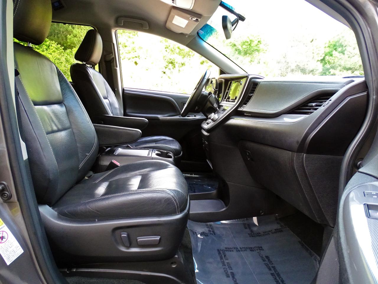 Toyota Sienna SE FWD 8-Passenger (Natl) 2017