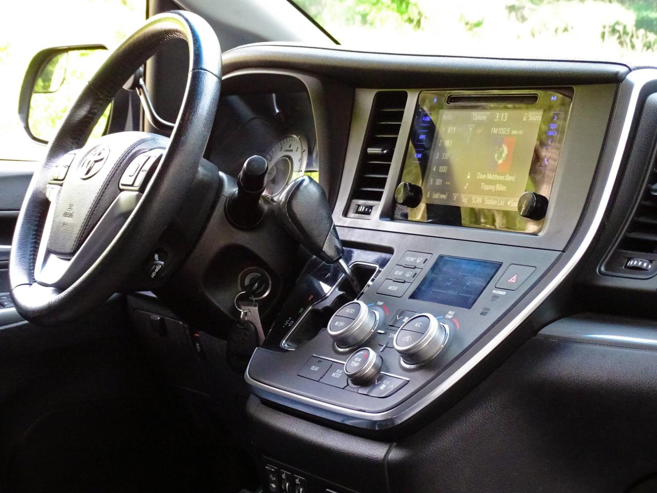 Toyota Sienna SE FWD 8-Passenger (Natl) 2017