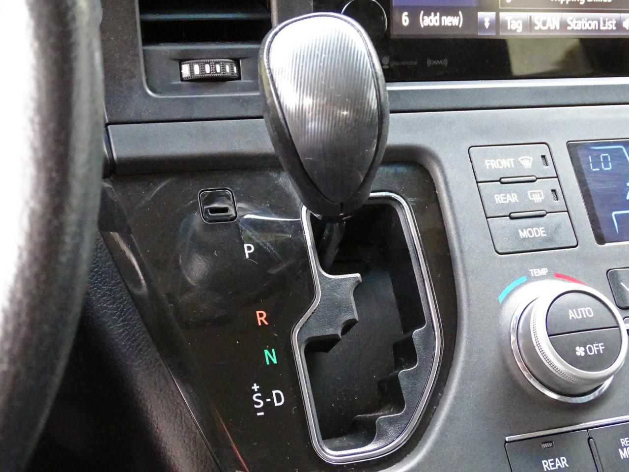 Toyota Sienna SE FWD 8-Passenger (Natl) 2017