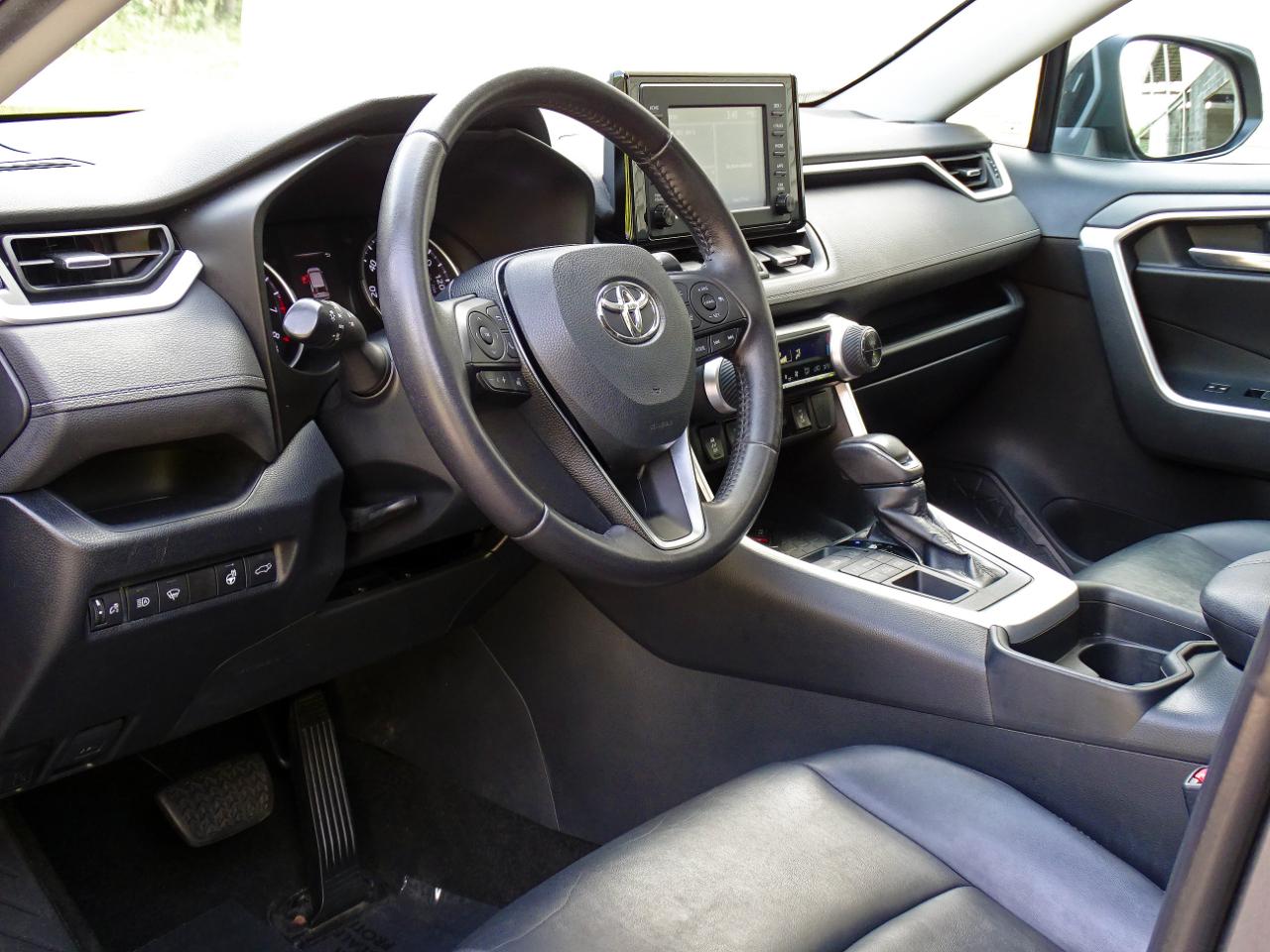 Toyota RAV4 XLE Premium AWD (Natl) 2019