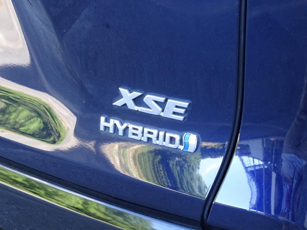 Toyota RAV4 Hybrid XSE AWD (Natl) 2019