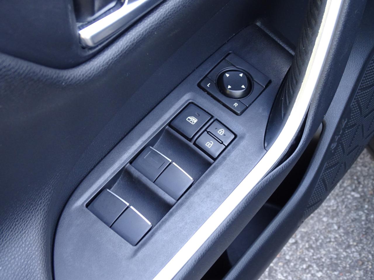Toyota RAV4 Hybrid XSE AWD (Natl) 2019