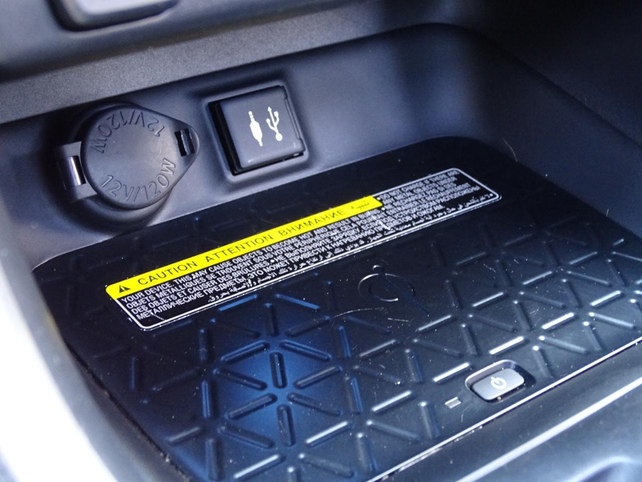 Toyota RAV4 Hybrid XSE AWD (Natl) 2019