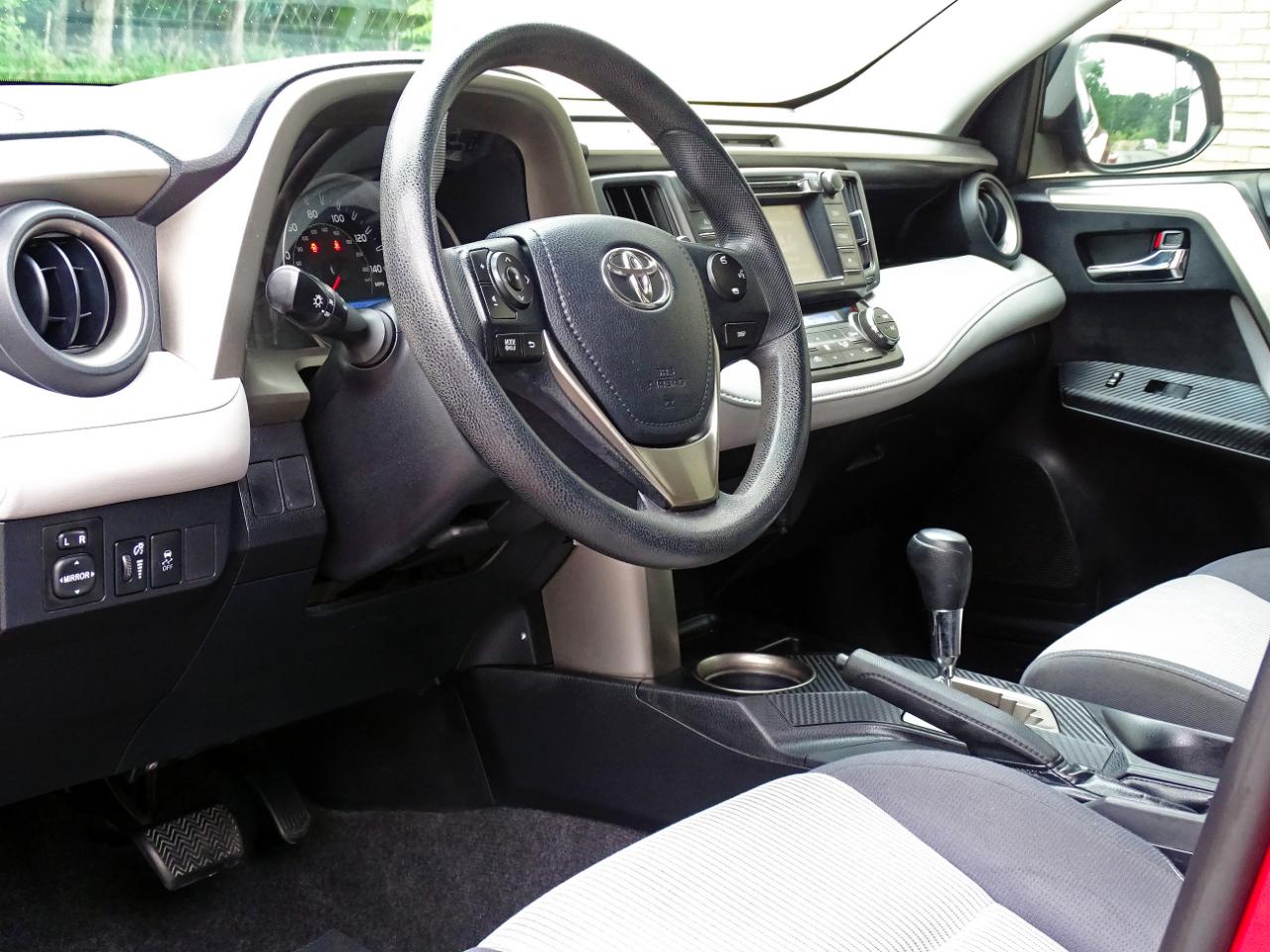 Toyota RAV4 FWD 4dr XLE (Natl) 2014