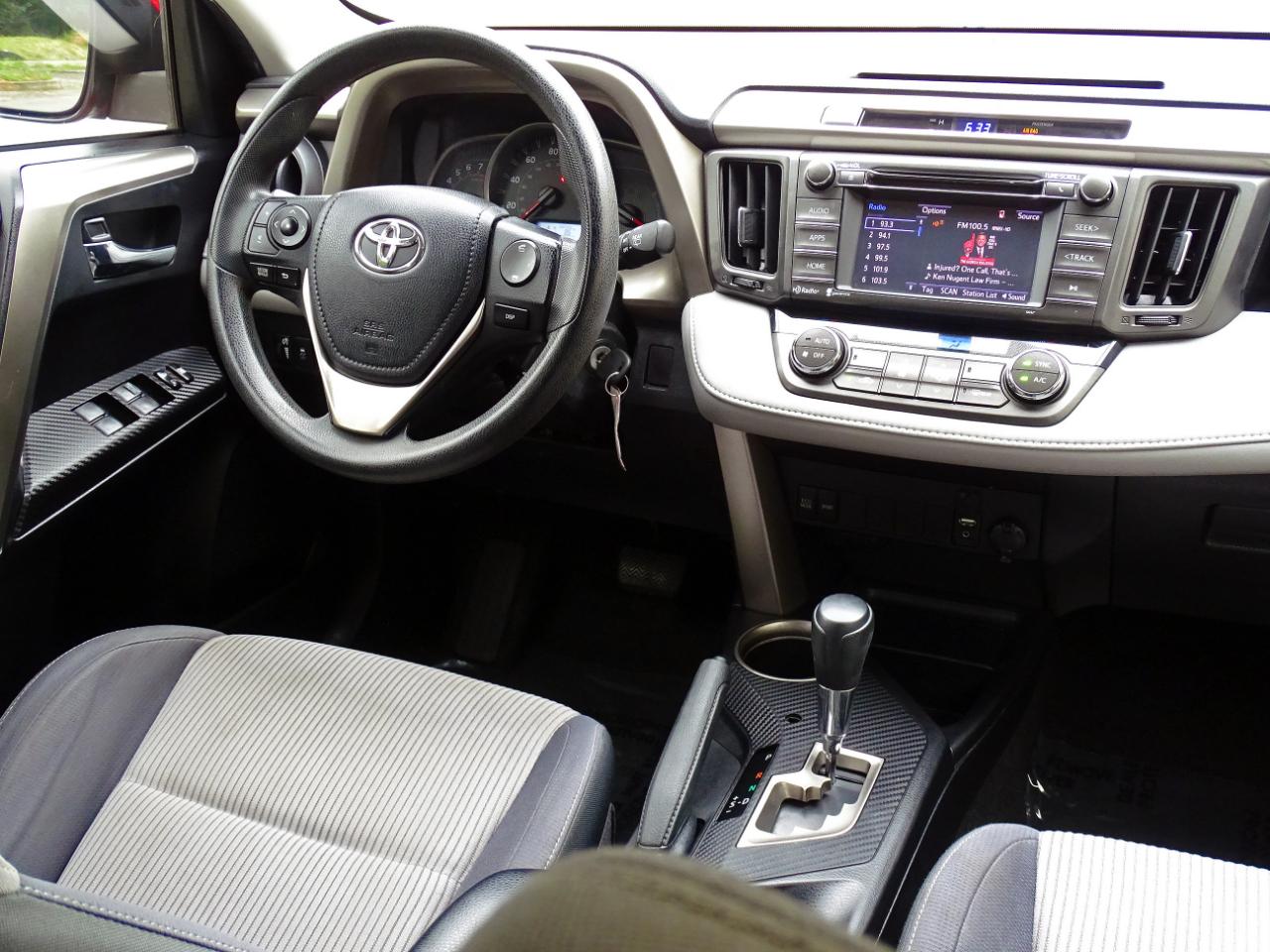 Toyota RAV4 FWD 4dr XLE (Natl) 2014