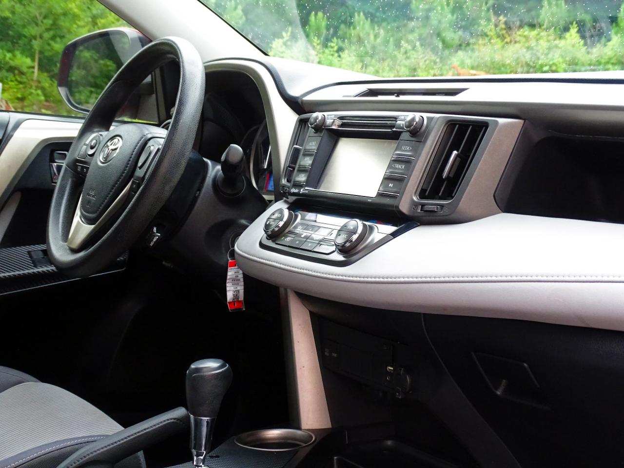 Toyota RAV4 FWD 4dr XLE (Natl) 2014