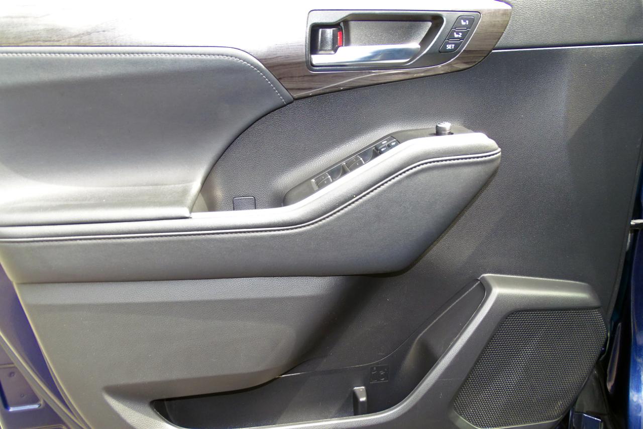 Toyota Highlander Platinum AWD (Natl) 2022