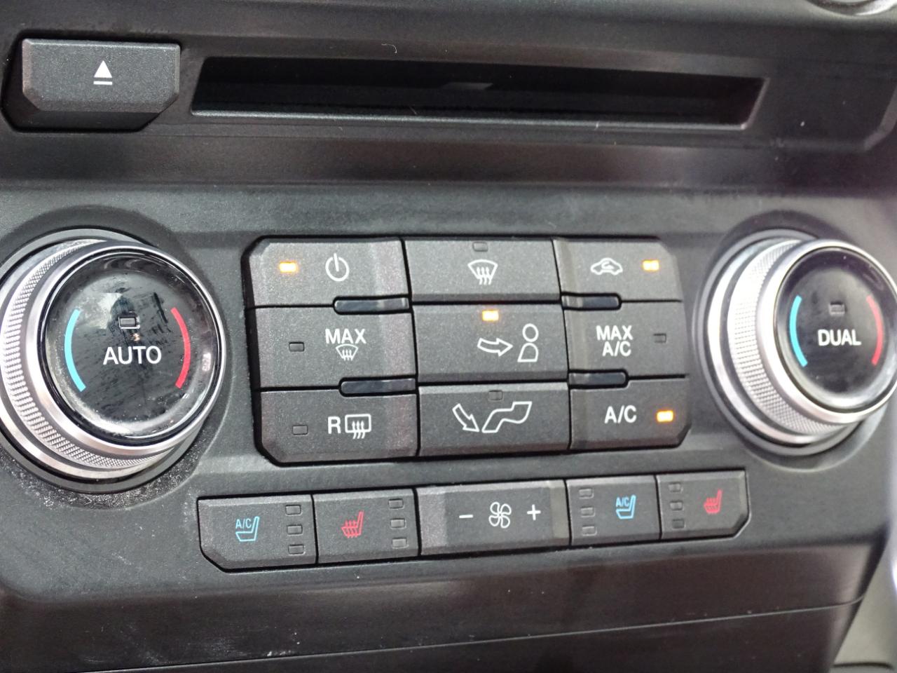 Ford F-150 4WD SuperCrew 145" Platinum 2015