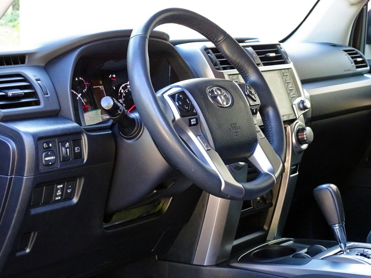 Toyota 4Runner SR5 2WD (Natl) 2024