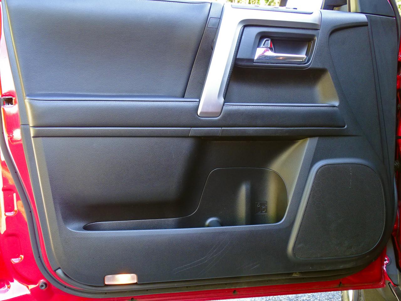 Toyota 4Runner SR5 2WD (Natl) 2024