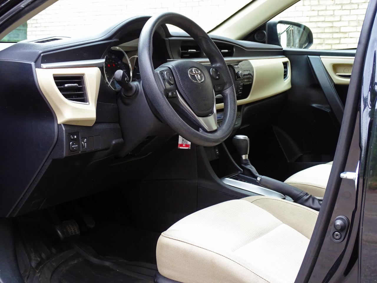 Toyota Corolla 4dr Sdn CVT LE (Natl) 2014