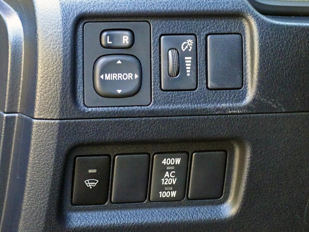 Toyota 4Runner RWD 4dr V6 SR5 (Natl) 2014