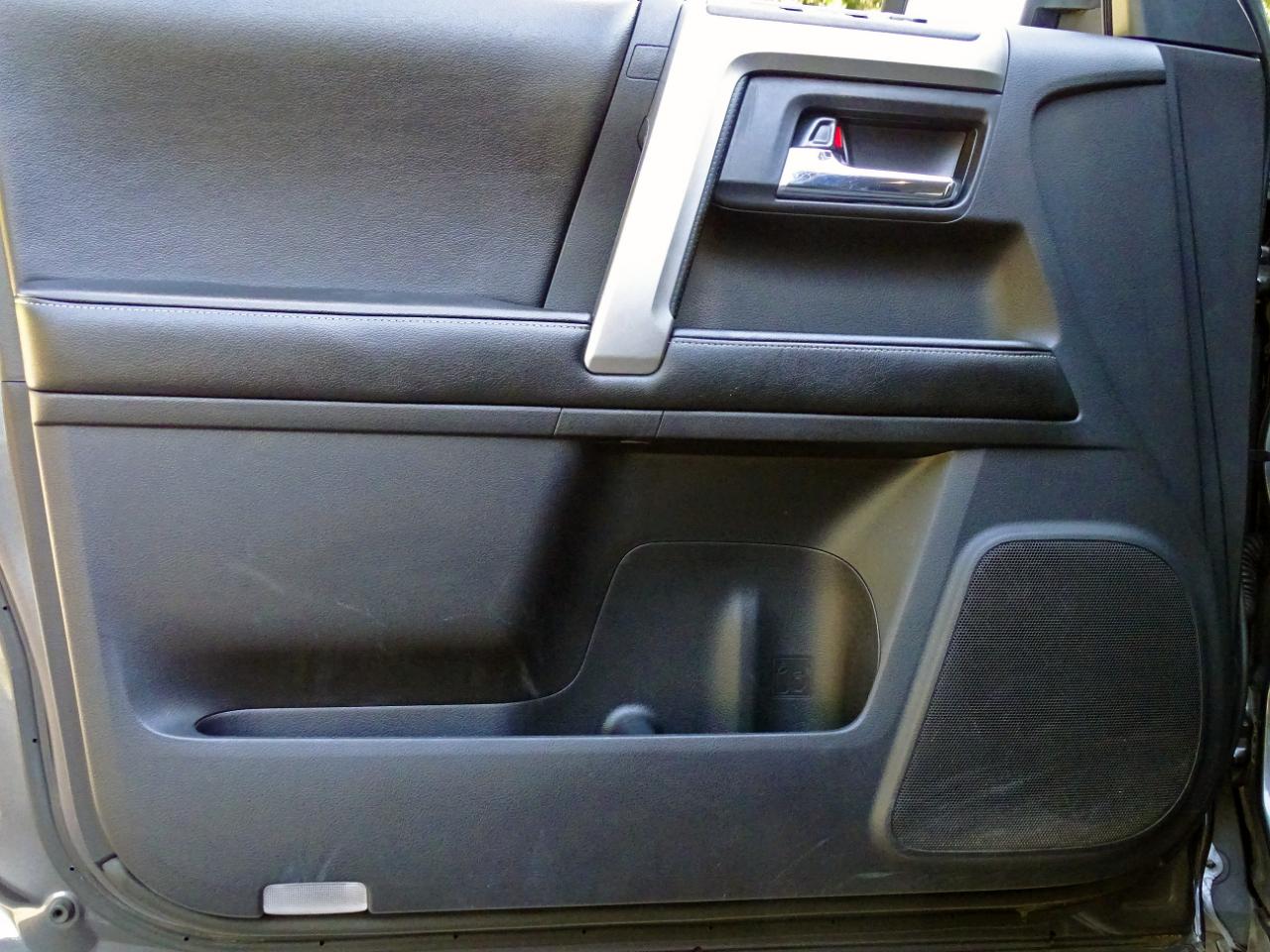 Toyota 4Runner RWD 4dr V6 SR5 (Natl) 2014