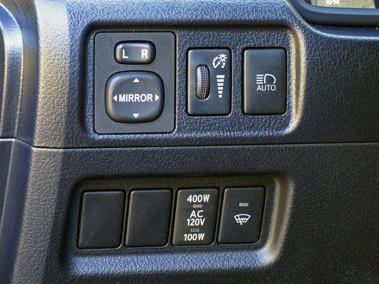 Toyota 4Runner SR5 2WD (Natl) 2024