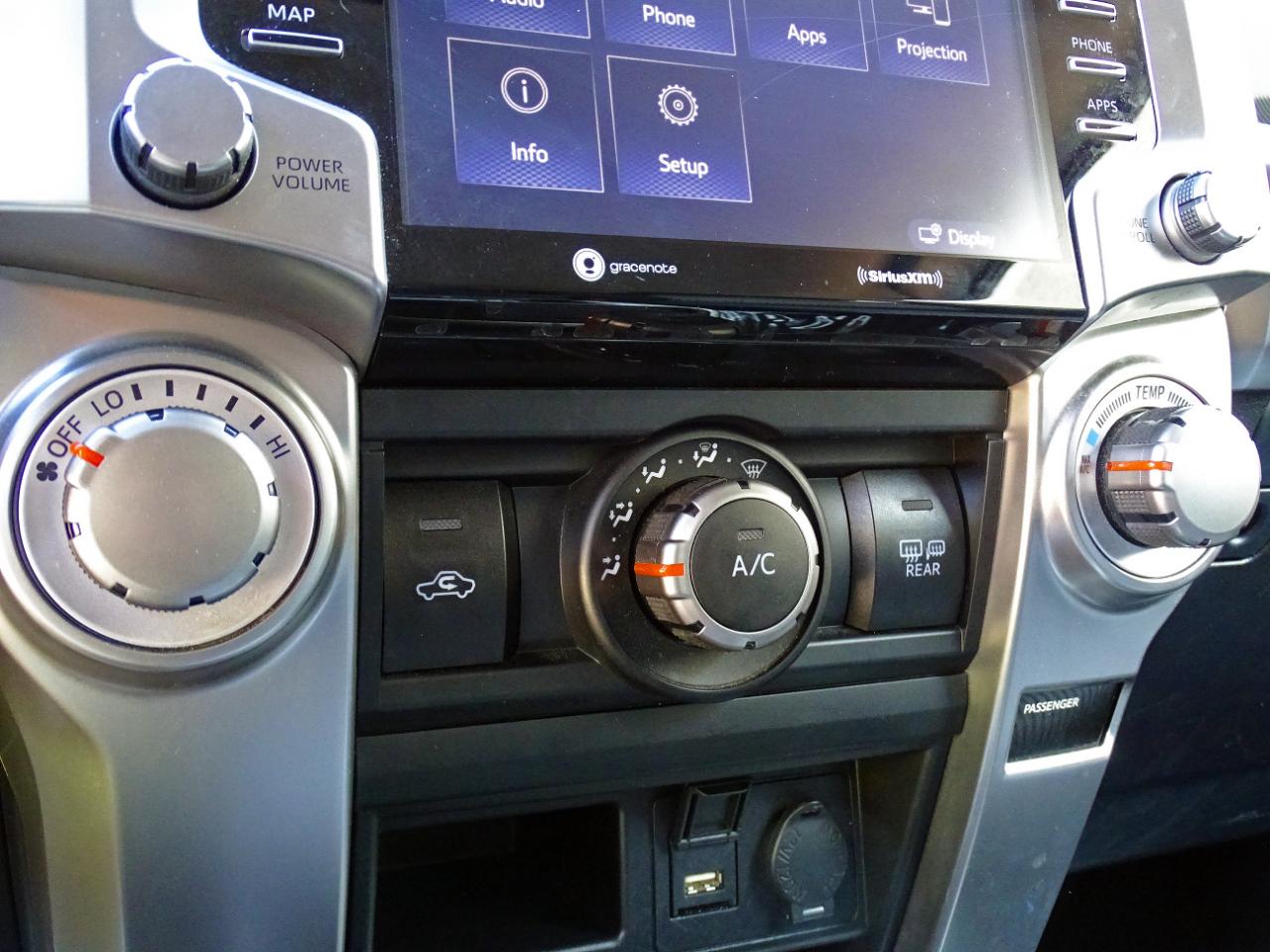 Toyota 4Runner SR5 2WD (Natl) 2024