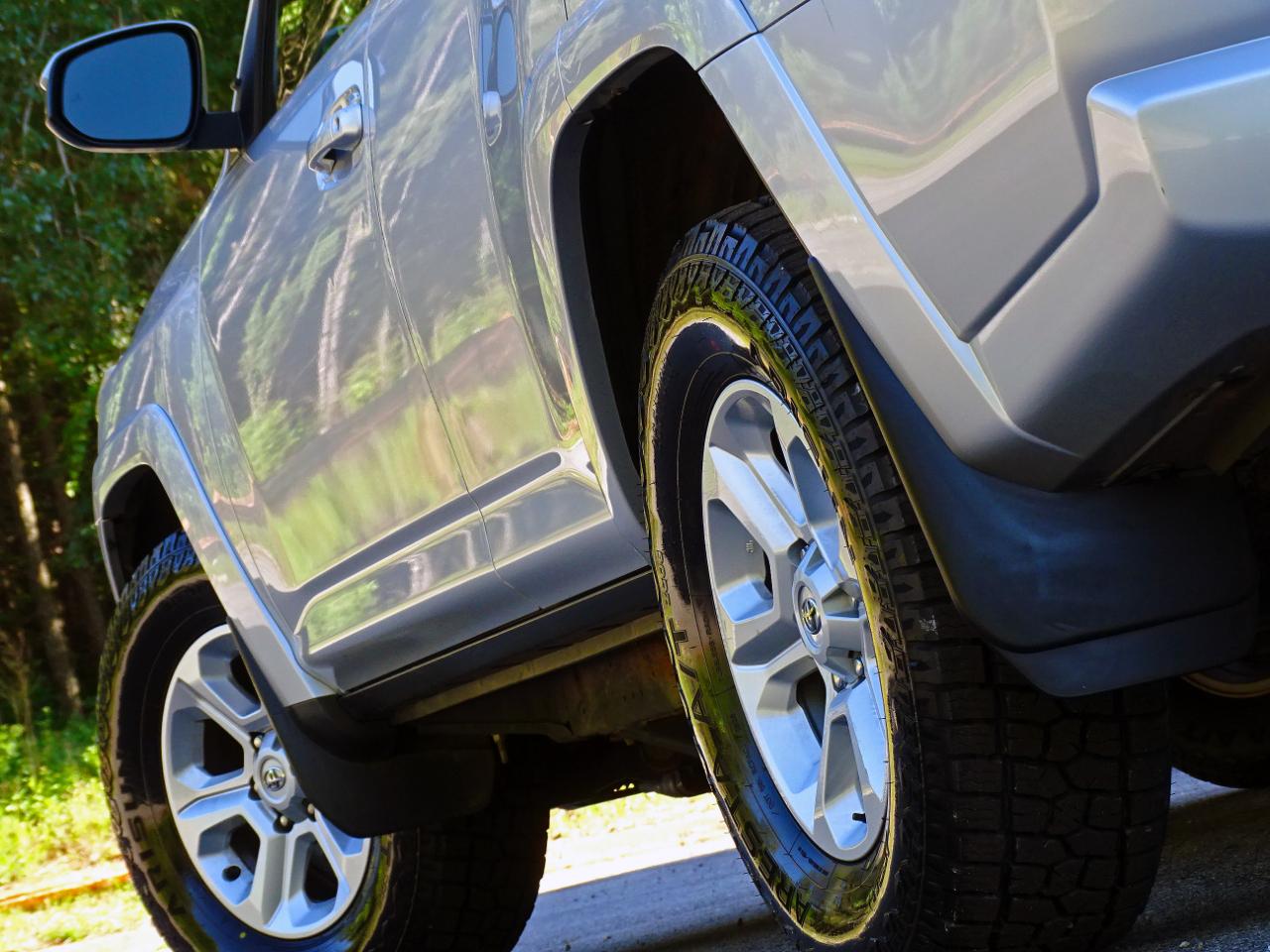 Toyota 4Runner SR5 2WD (Natl) 2024