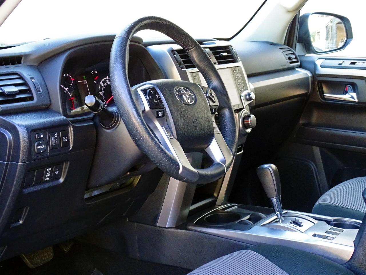 Toyota 4Runner SR5 2WD (Natl) 2024