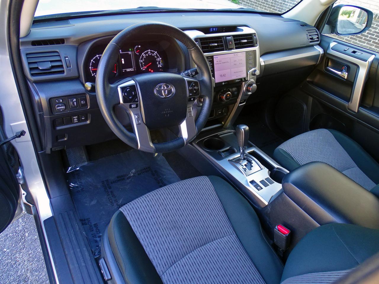 Toyota 4Runner SR5 2WD (Natl) 2024