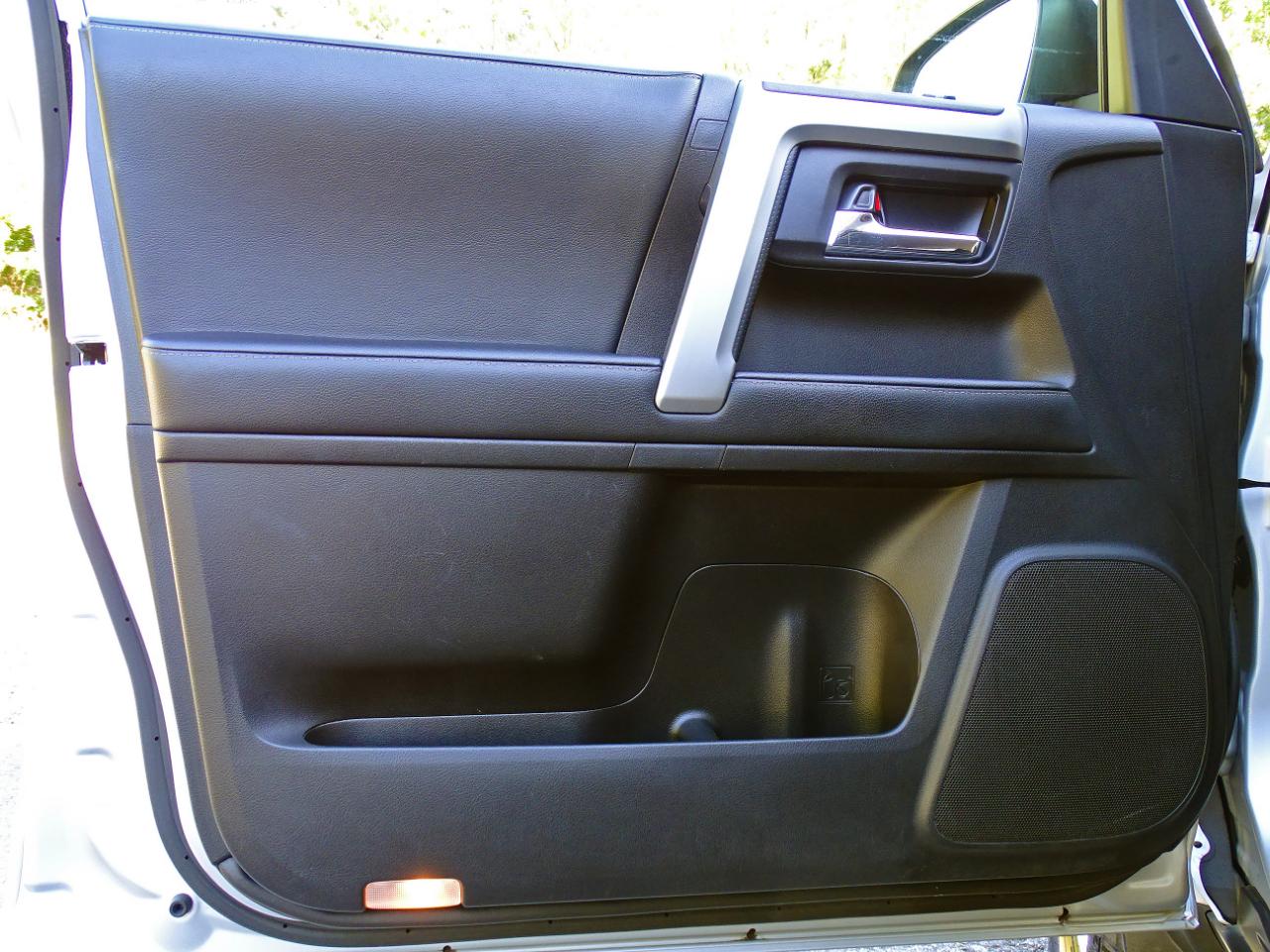 Toyota 4Runner SR5 2WD (Natl) 2024