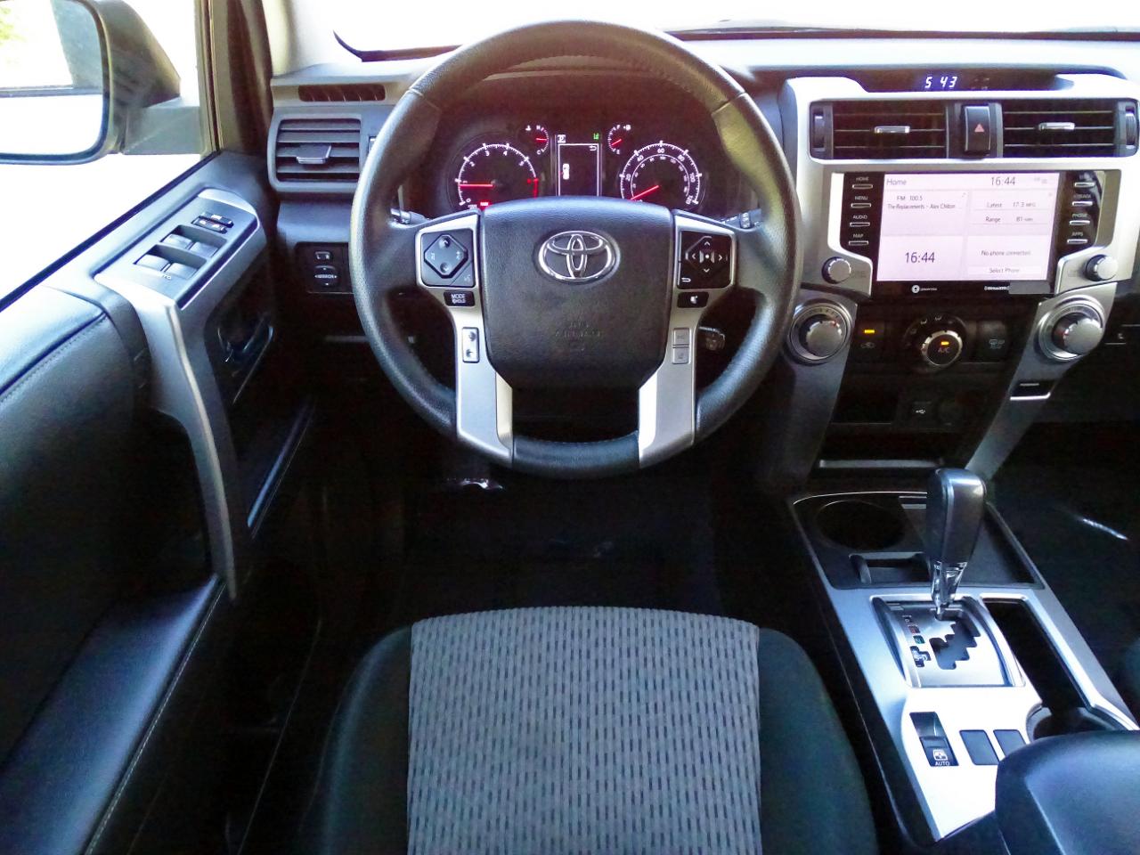 Toyota 4Runner SR5 2WD (Natl) 2024