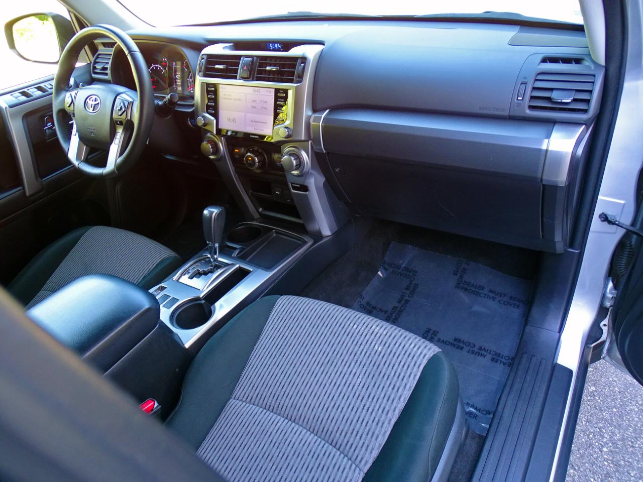 Toyota 4Runner SR5 2WD (Natl) 2024