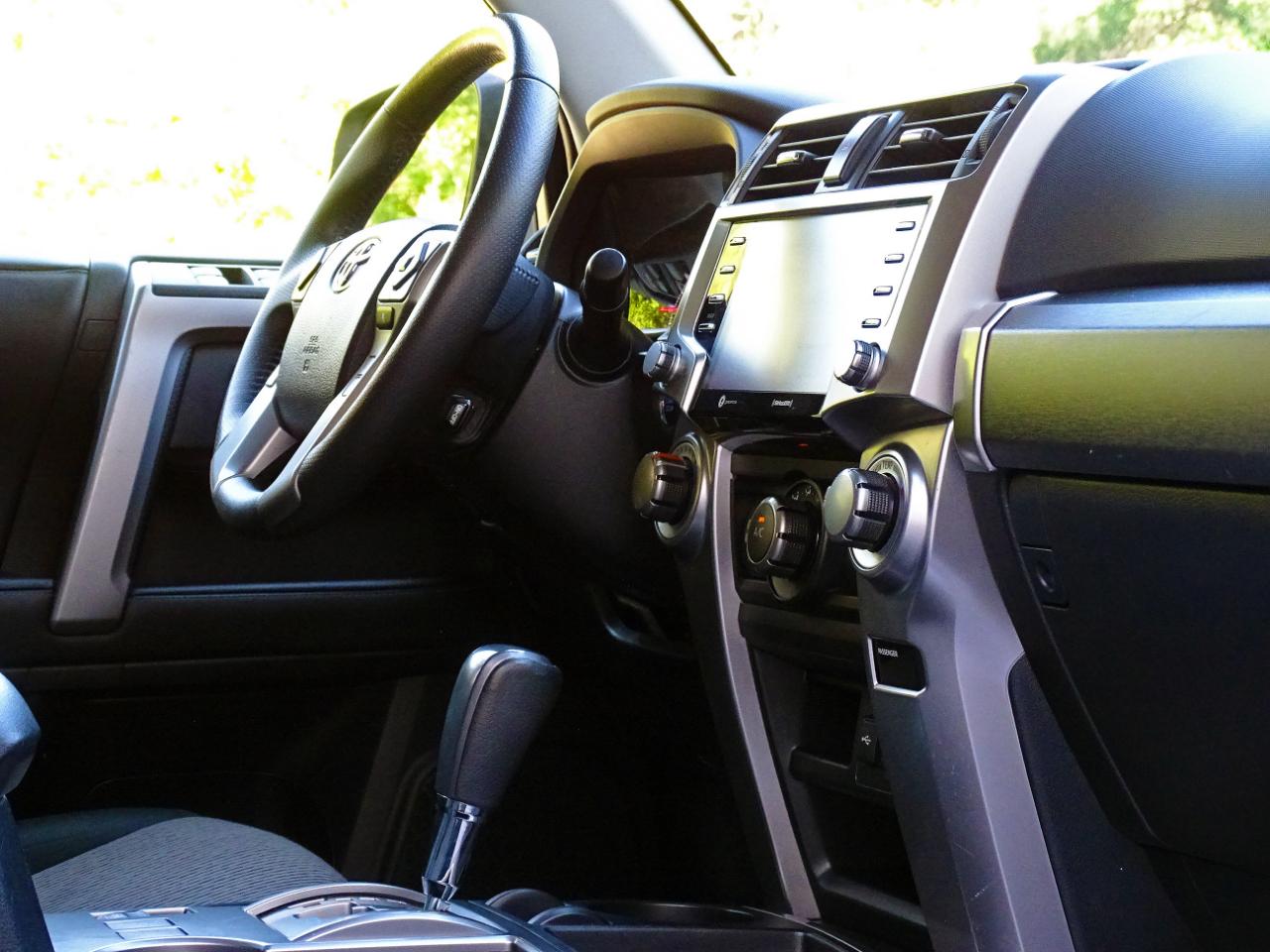 Toyota 4Runner SR5 2WD (Natl) 2024