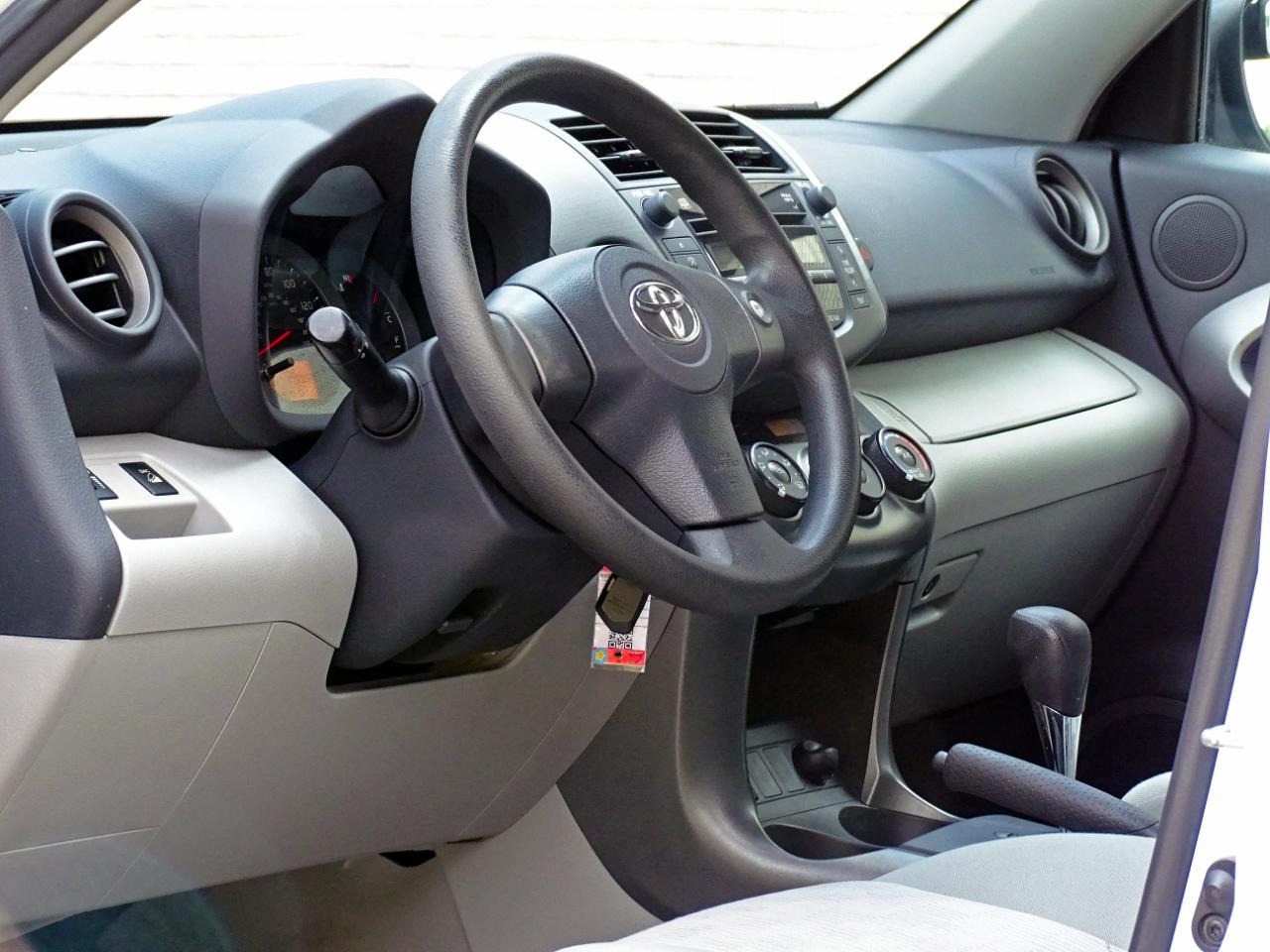 Toyota RAV4 4WD 4dr V6 5-Spd AT (Natl) 2010