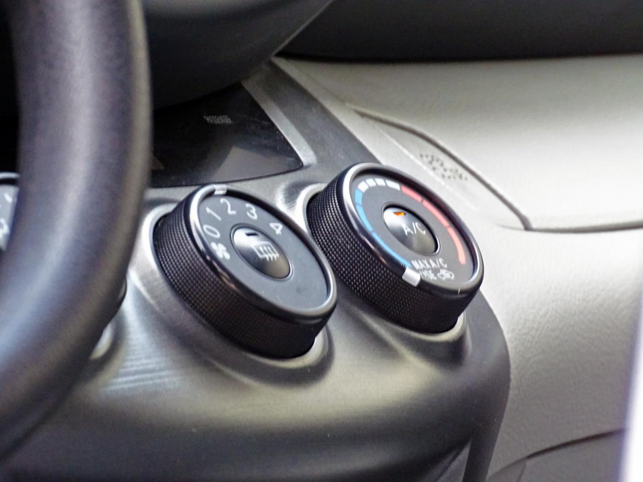 Toyota RAV4 4WD 4dr V6 5-Spd AT (Natl) 2010