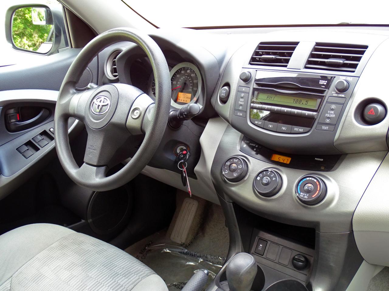 Toyota RAV4 4WD 4dr V6 5-Spd AT (Natl) 2010