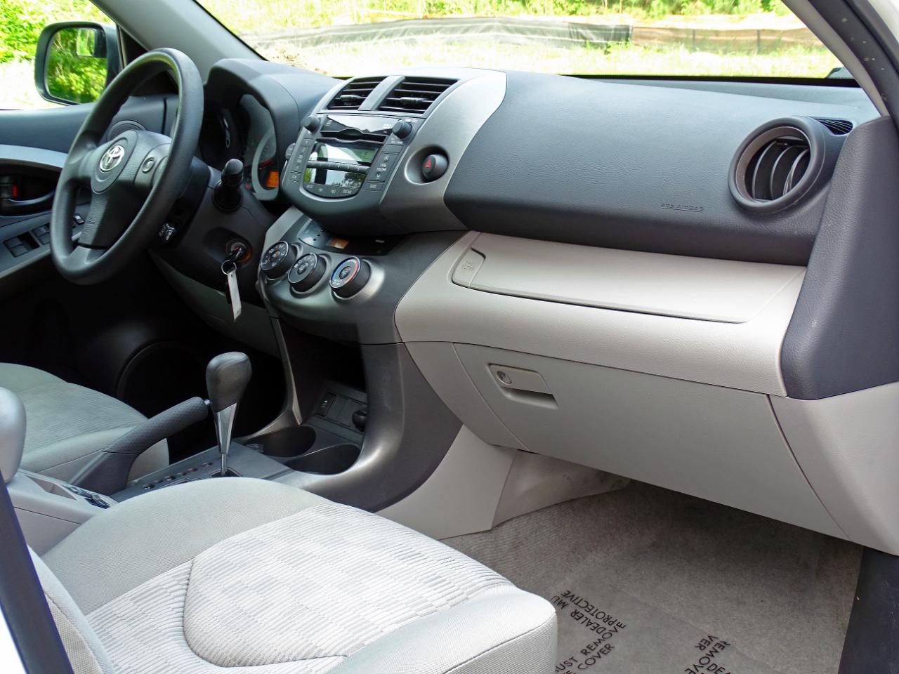 Toyota RAV4 4WD 4dr V6 5-Spd AT (Natl) 2010