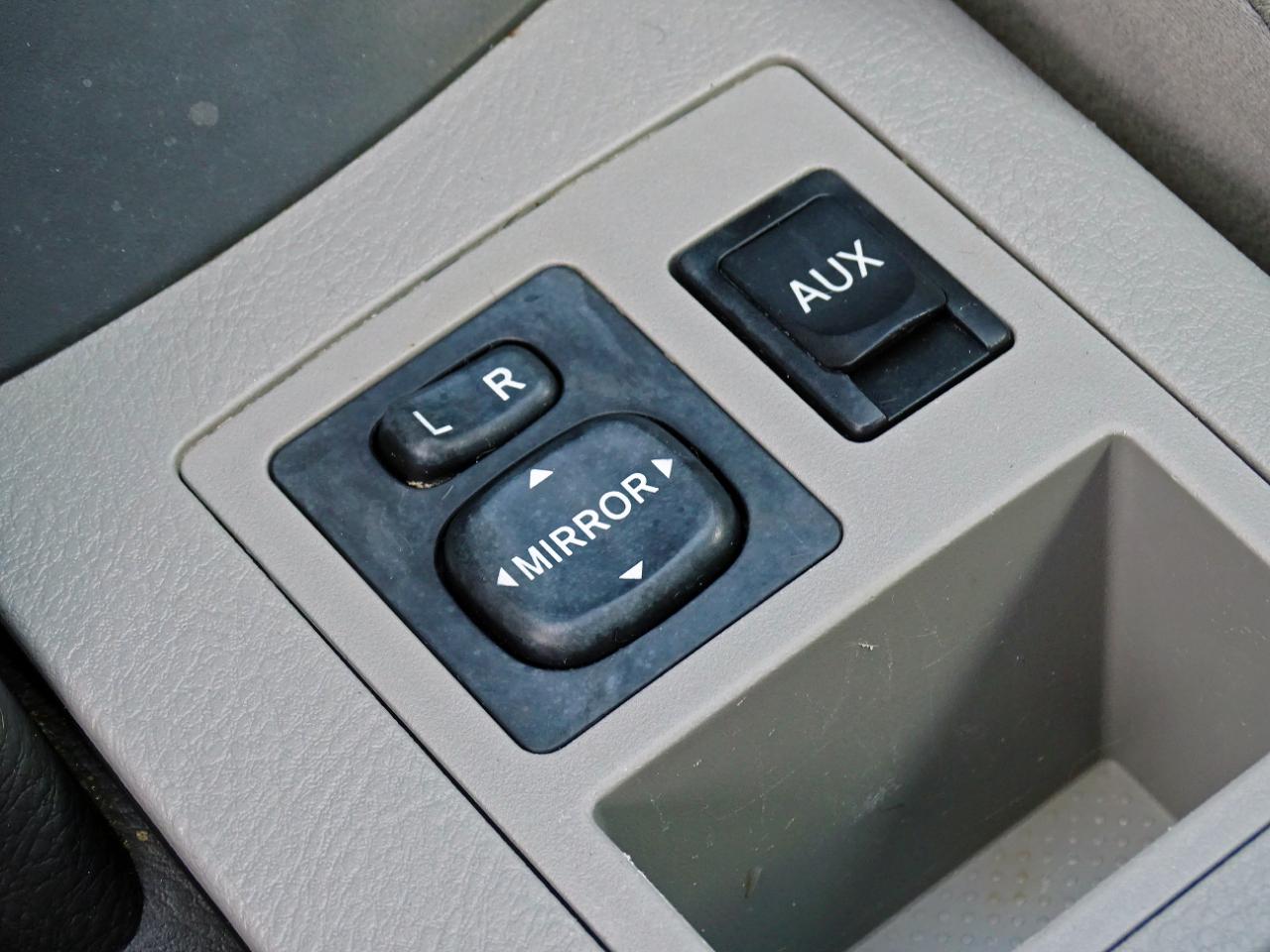 Toyota RAV4 4WD 4dr V6 5-Spd AT (Natl) 2010