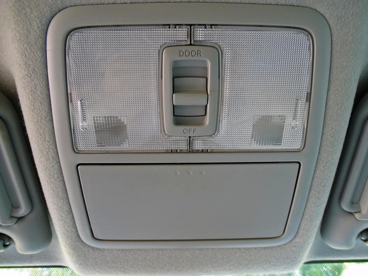 Toyota RAV4 4WD 4dr V6 5-Spd AT (Natl) 2010