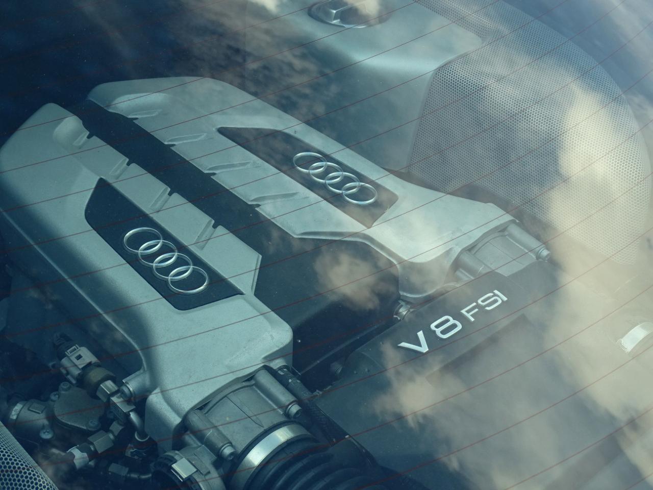 Audi R8 2dr Cpe Auto quattro 4.2L 2009