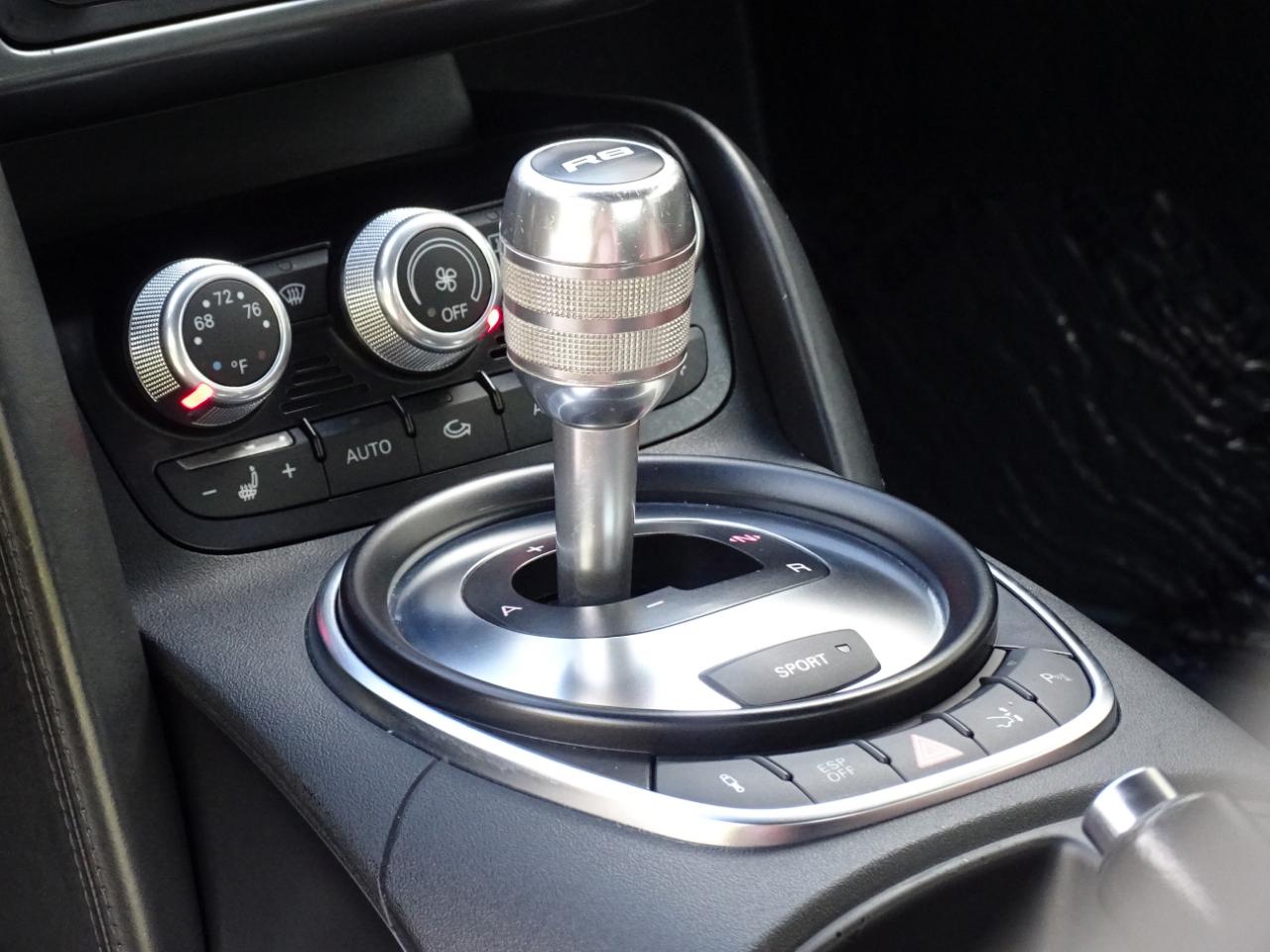 Audi R8 2dr Cpe Auto quattro 4.2L 2009
