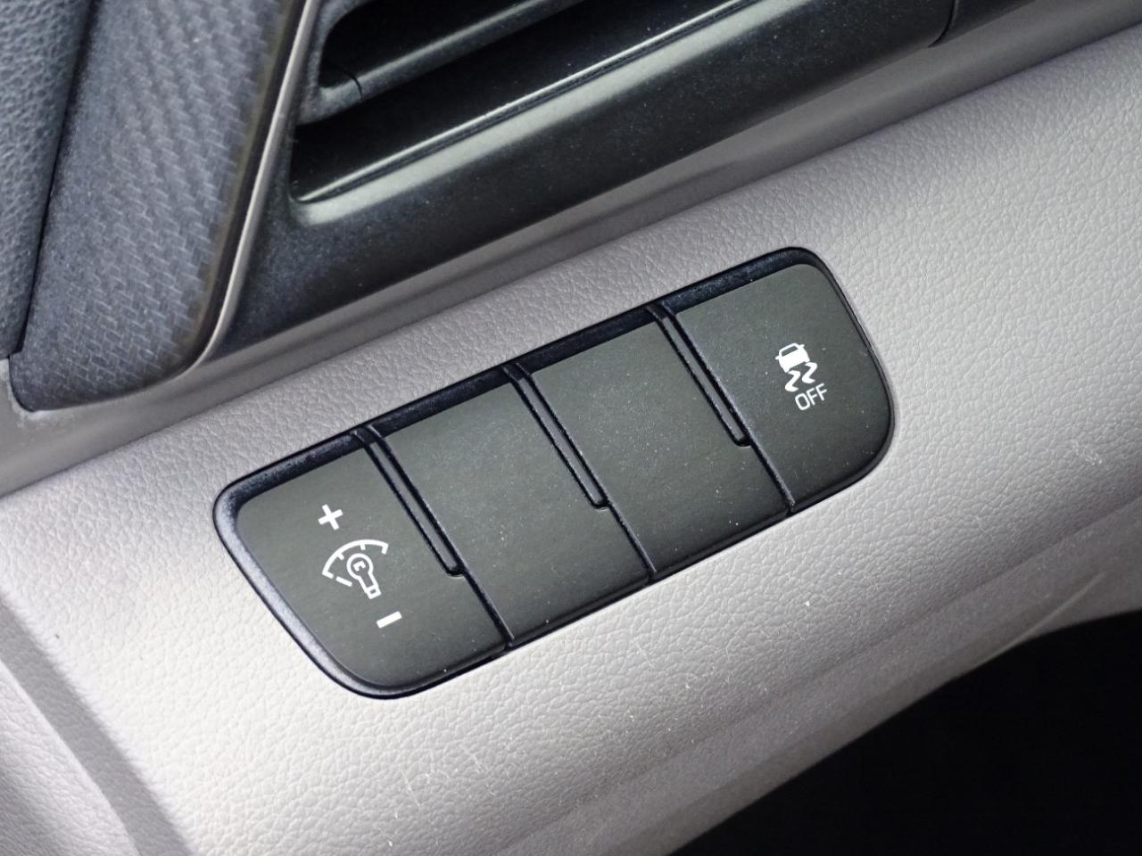 Hyundai Elantra SE Manual 2019