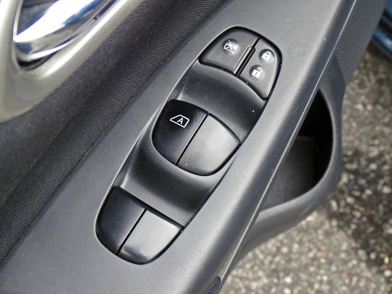 Nissan Sentra 4dr Sdn I4 CVT S 2014