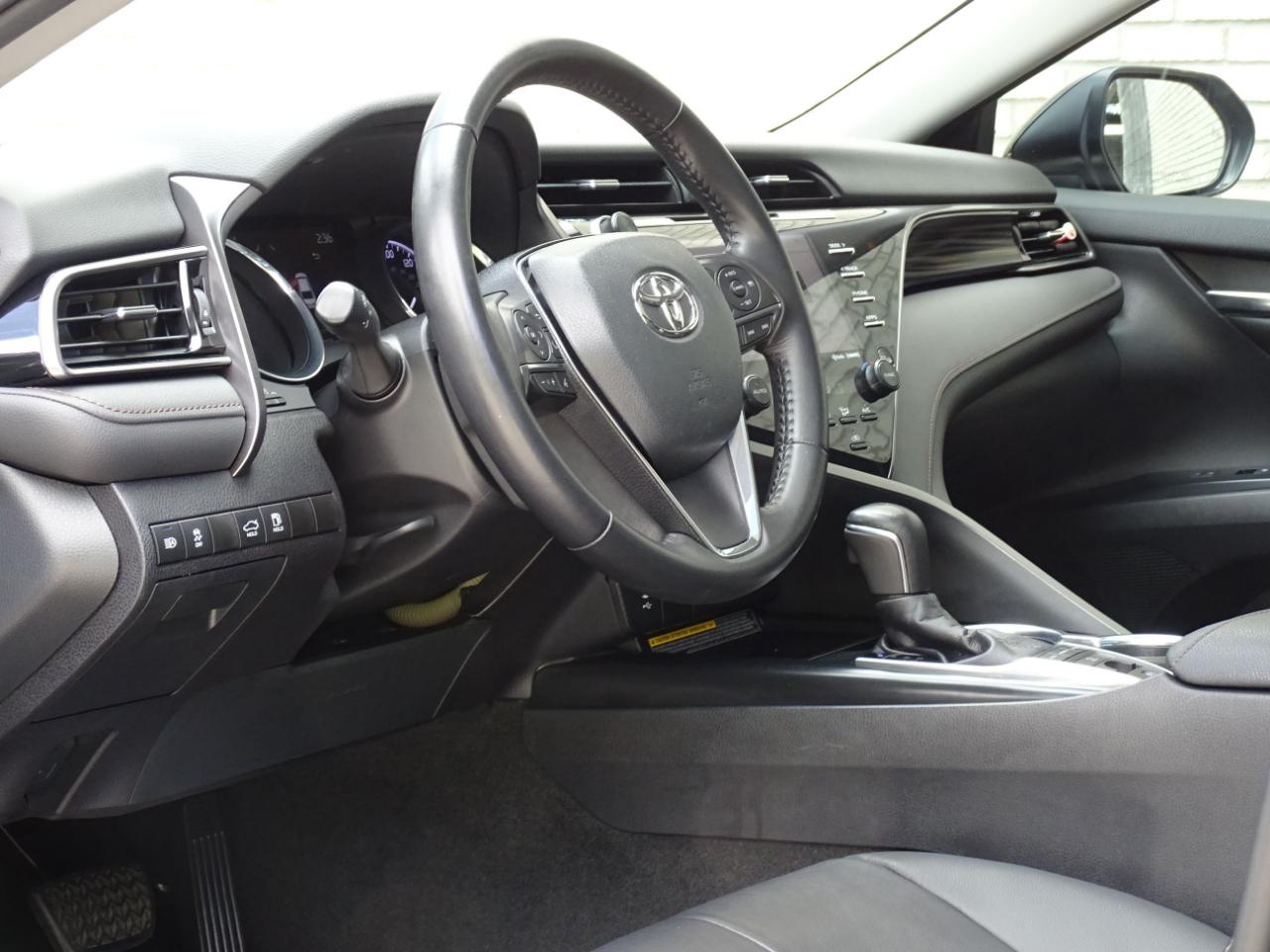 Toyota Camry XLE Auto (Natl) 2019