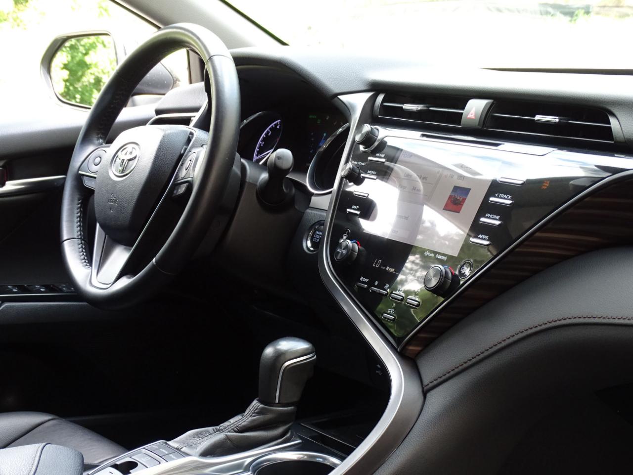 Toyota Camry XLE Auto (Natl) 2019