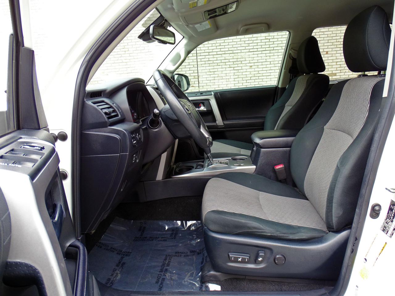 Toyota 4Runner SR5 2WD (Natl) 2022