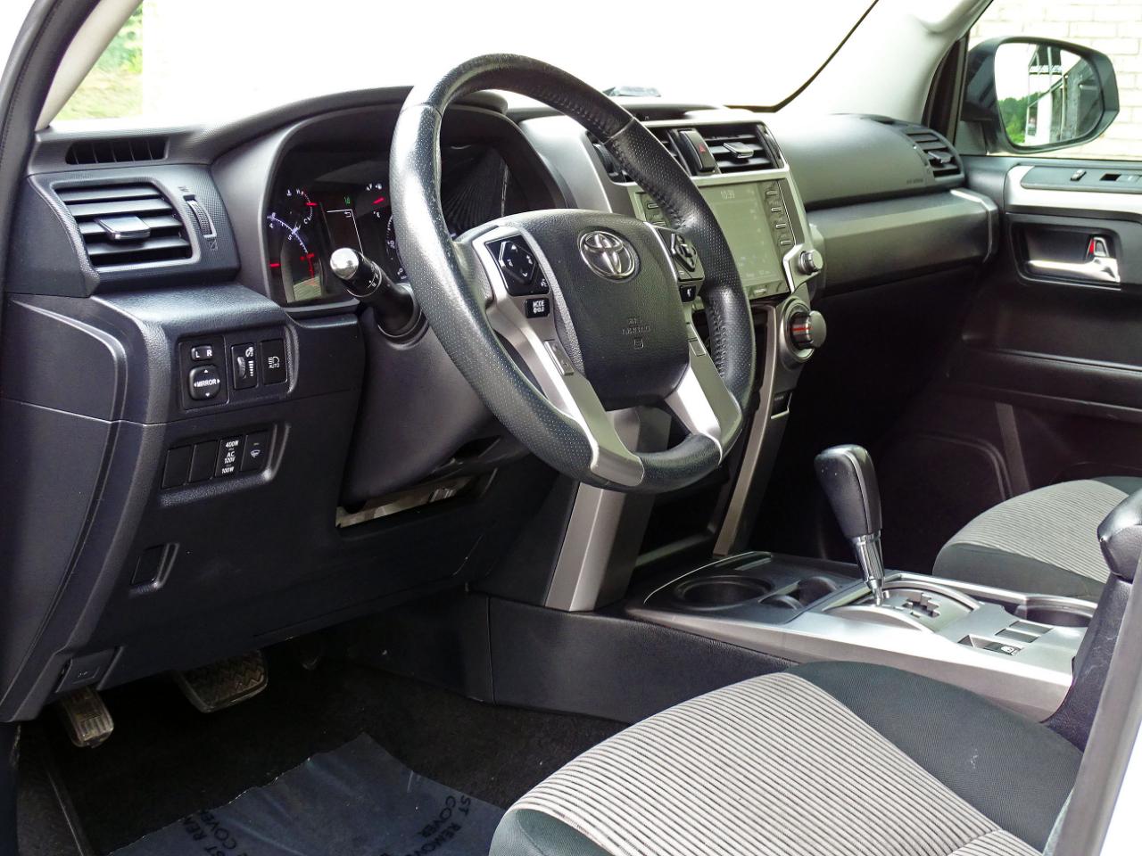 Toyota 4Runner SR5 2WD (Natl) 2022