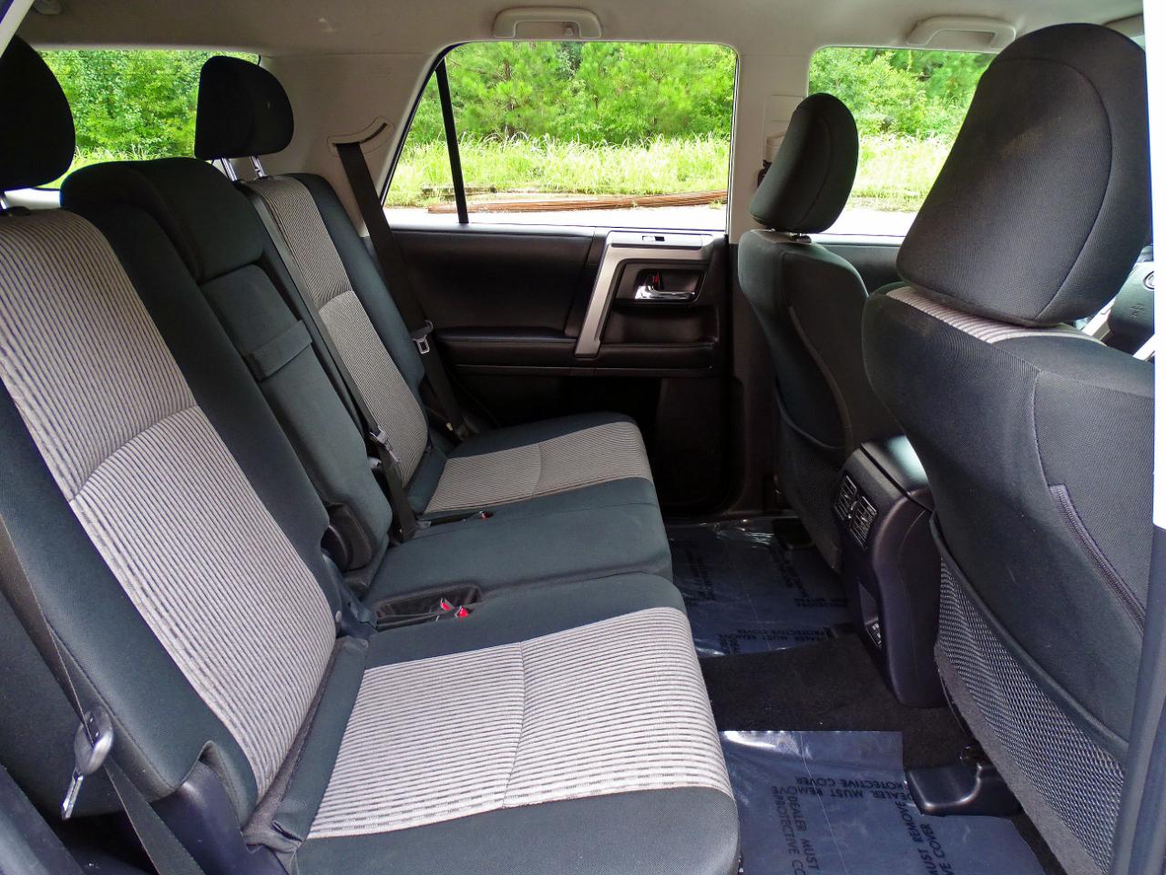 Toyota 4Runner SR5 2WD (Natl) 2022