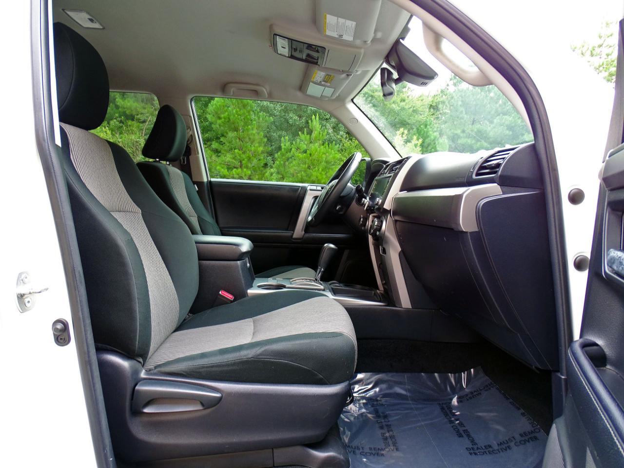 Toyota 4Runner SR5 2WD (Natl) 2022