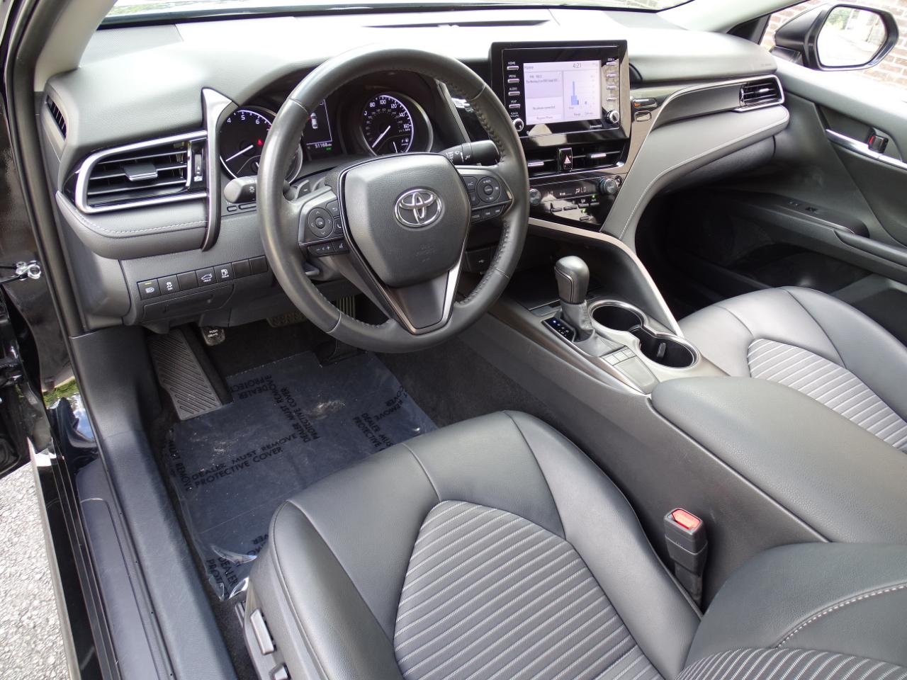 Toyota Camry SE Auto (Natl) 2024