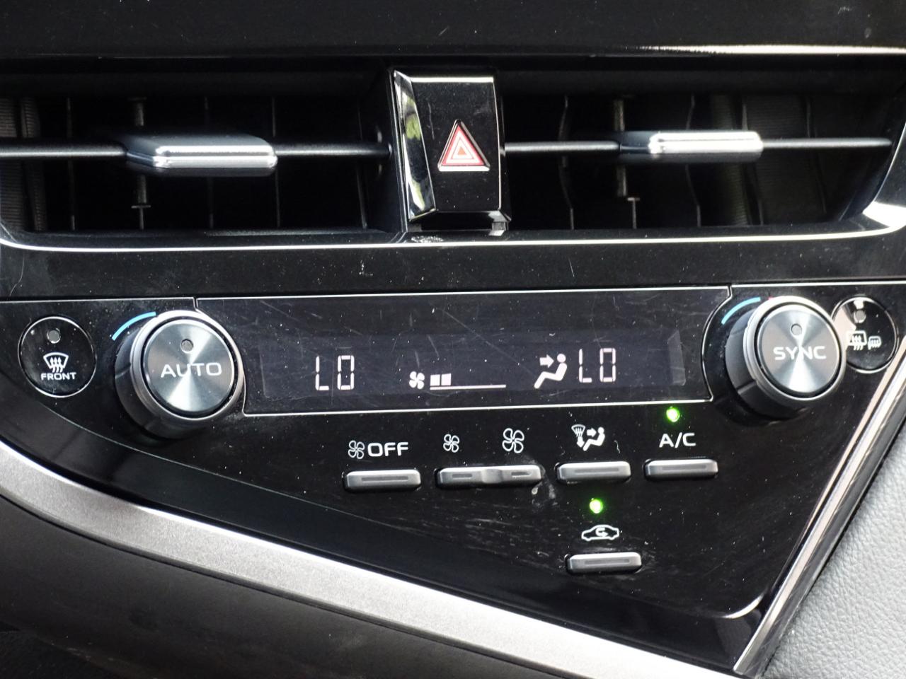 Toyota Camry SE Auto (Natl) 2024