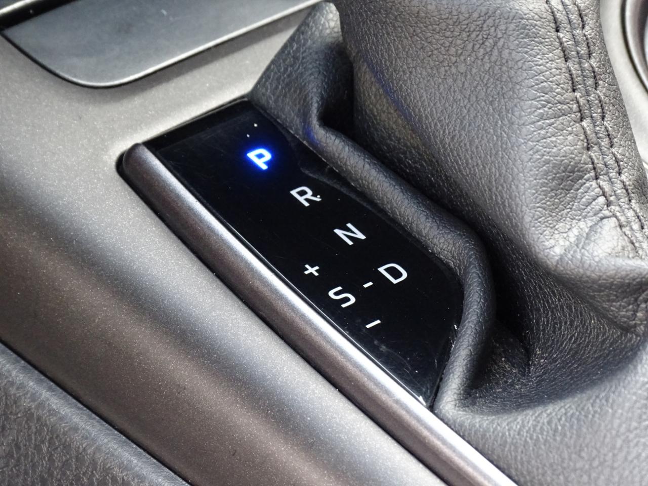 Toyota Camry SE Auto (Natl) 2024